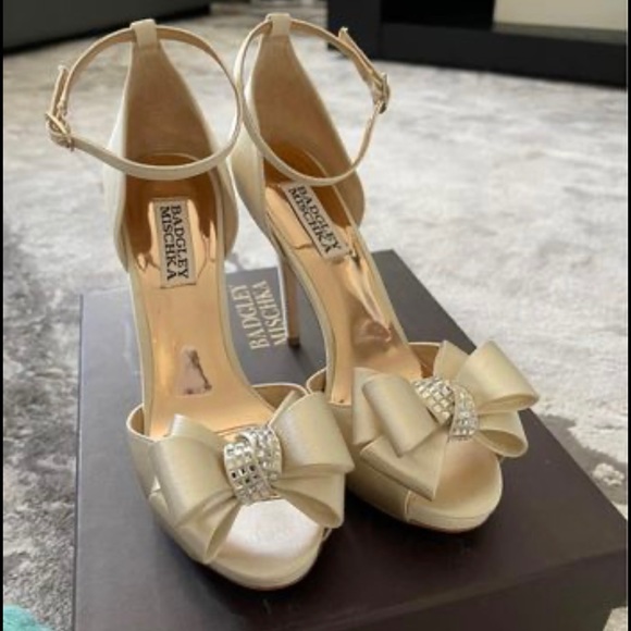 Badgley Mischka Becky Ivory Heels - Picture 1 of 4